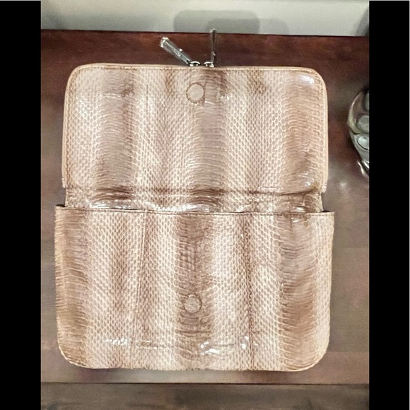 BCBGeneration Clutch - Picture 2 of 4